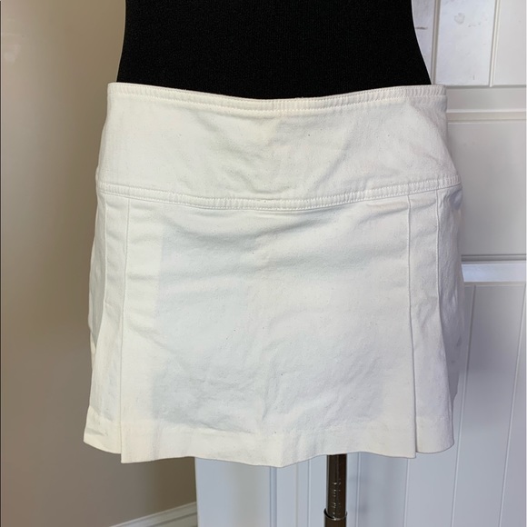 Tracy Evans Dresses & Skirts - Juniors stretch skirt with shorts - size 11